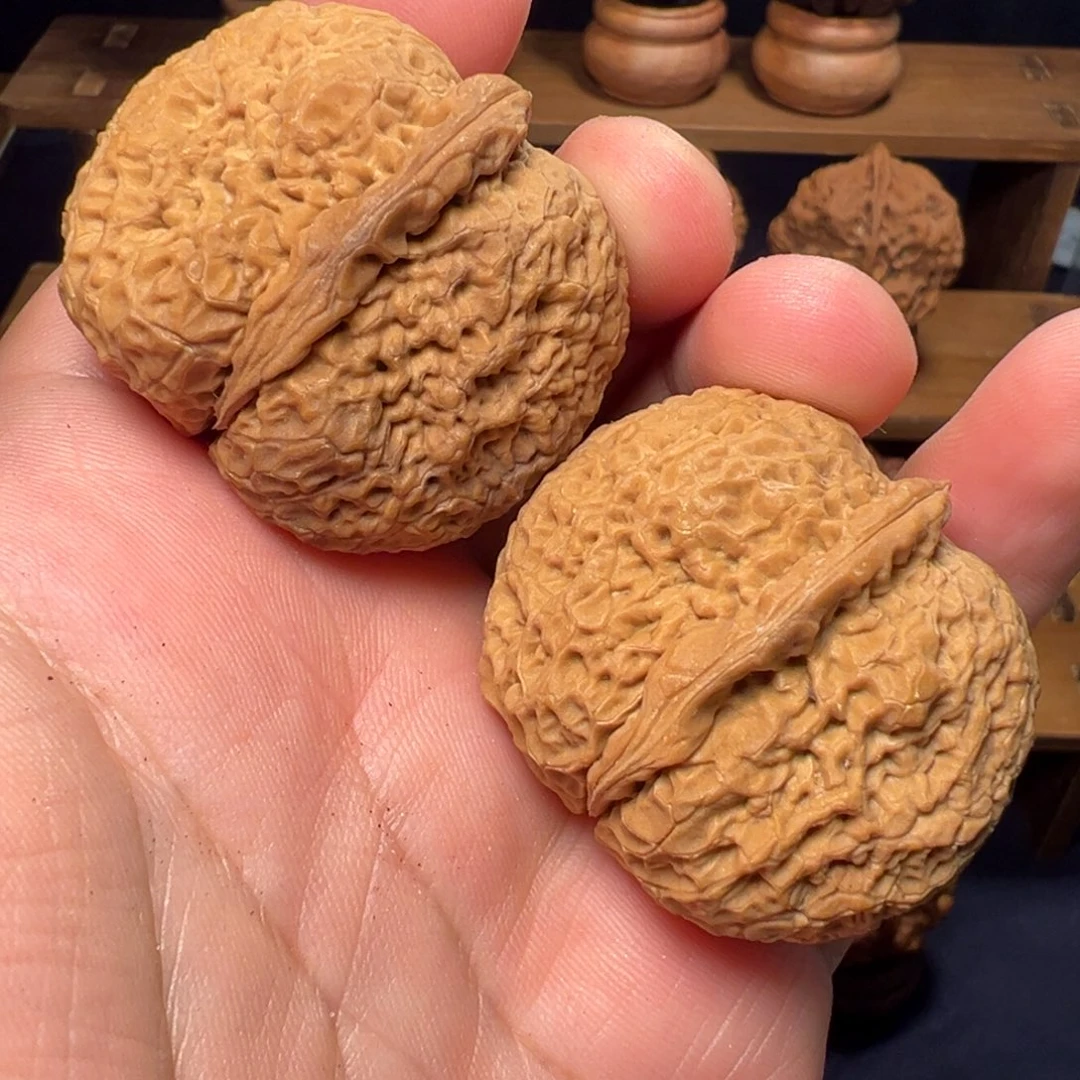 文玩核桃把件蚂蚁纹元宝40mm
