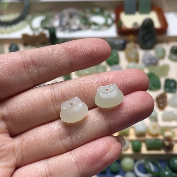 颈饰未镶嵌和田玉一对