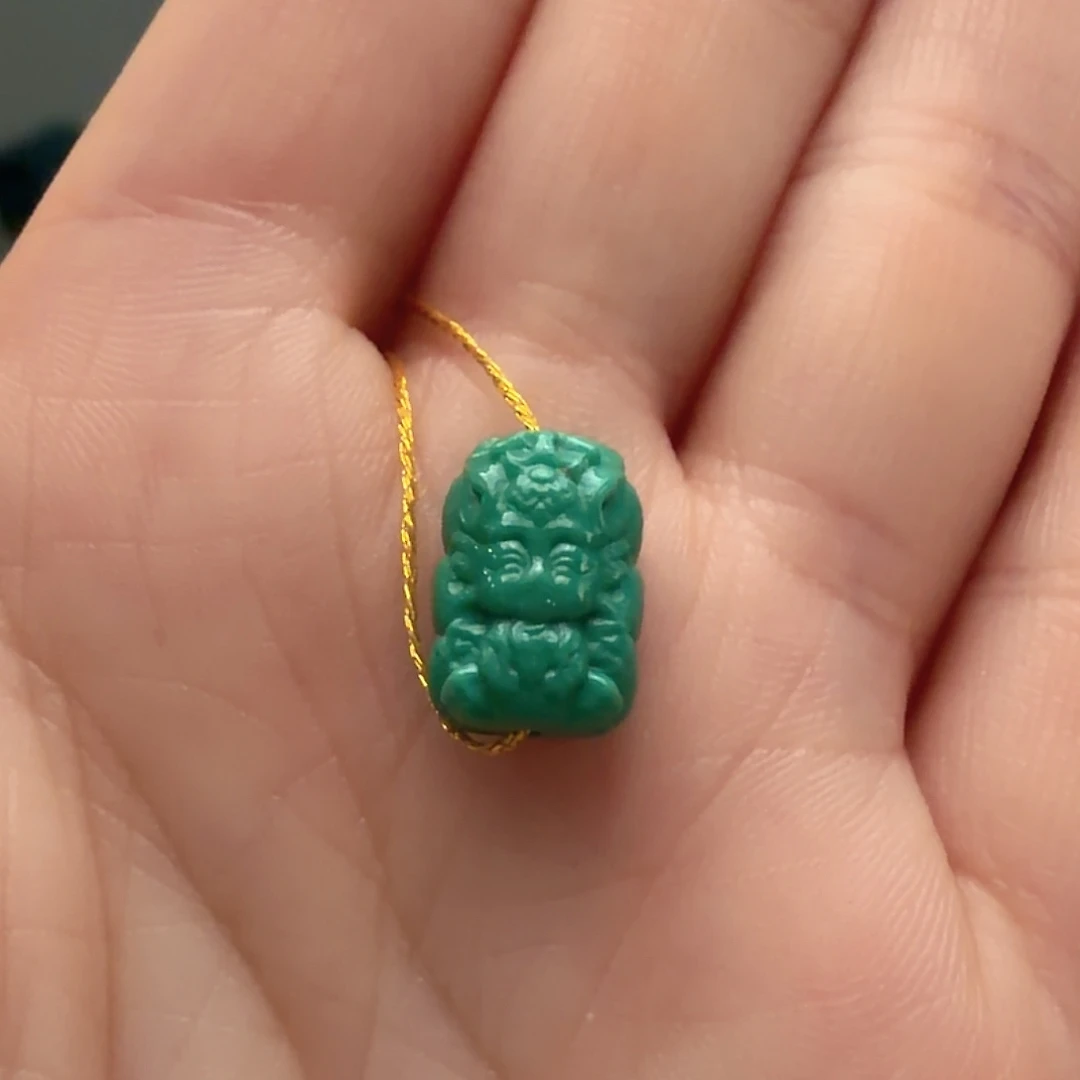 绿松石未镶嵌颈饰