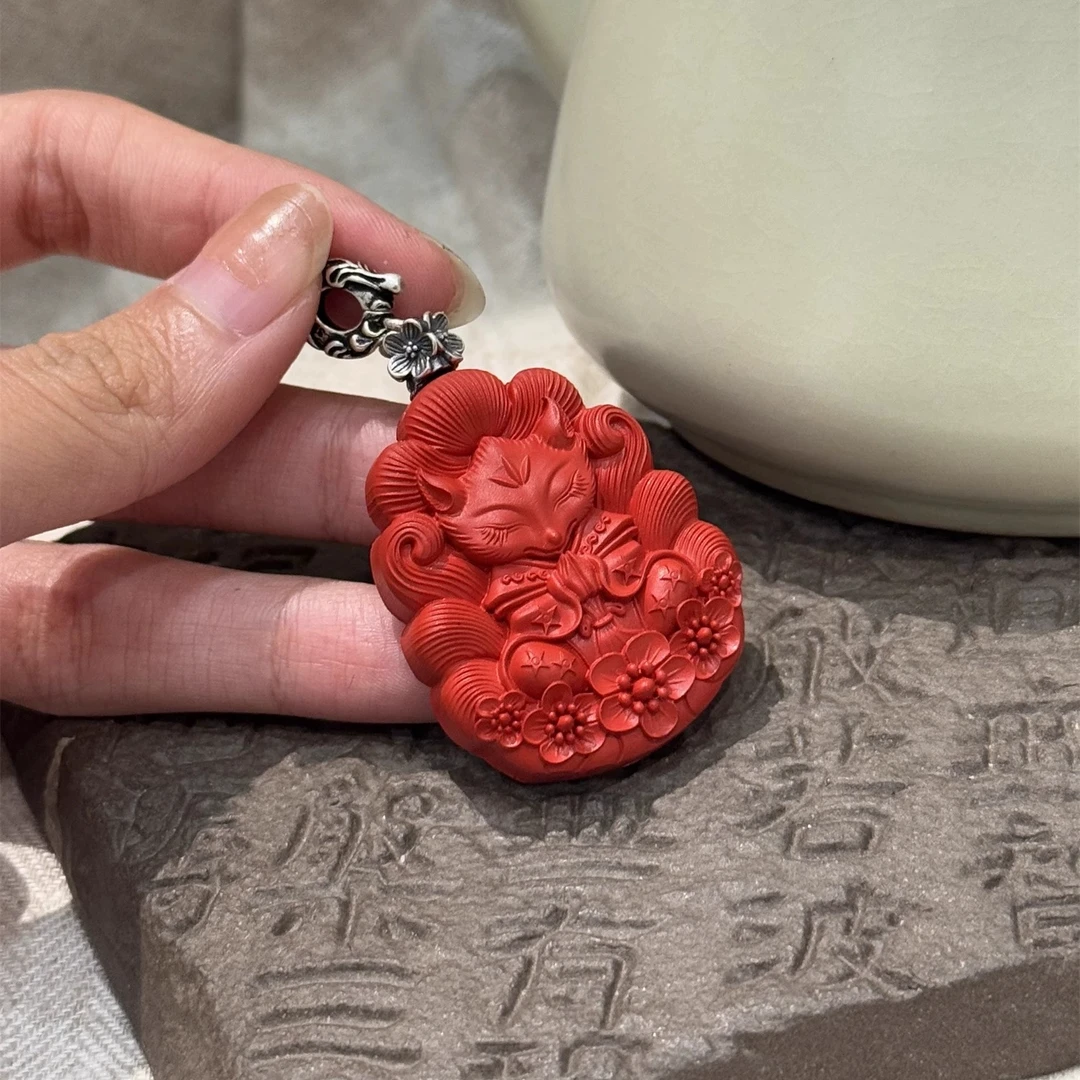 含辰砂工艺品M8136<非晚1>s925银水飞砂九尾狐吊坠精雕气质新年红