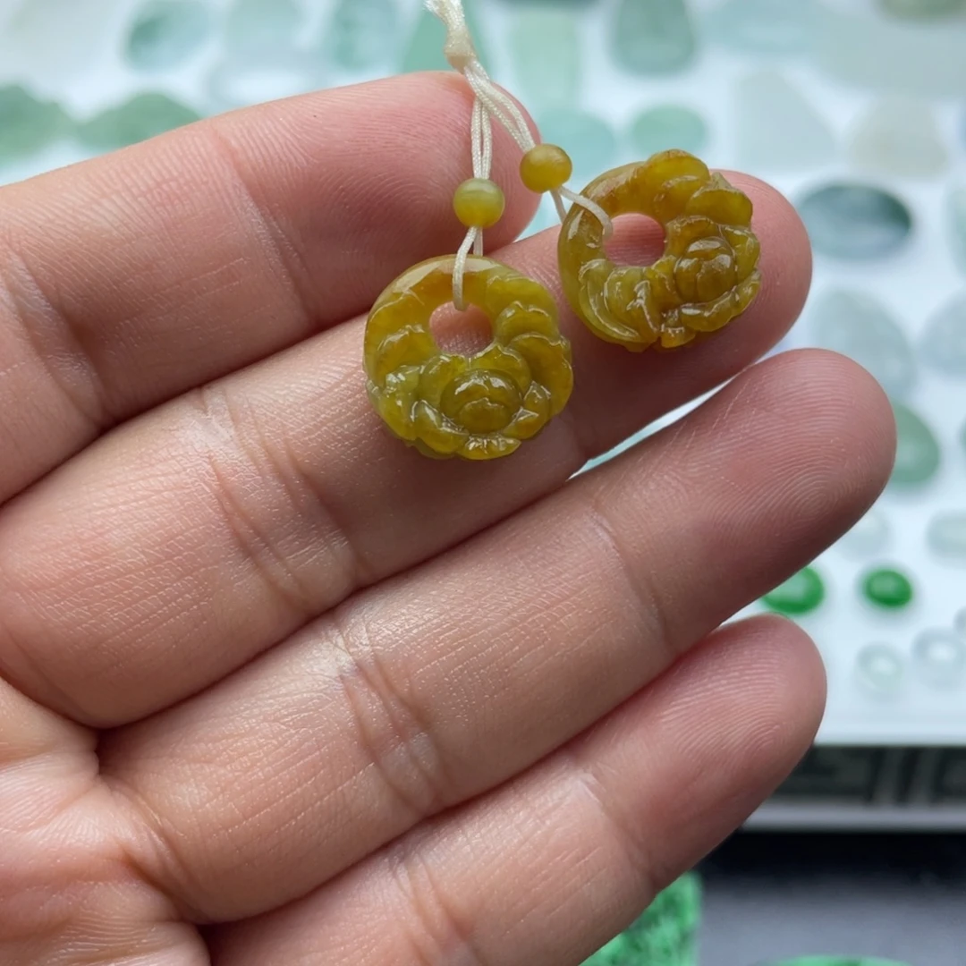 定制翡翠未镶嵌一览富贵耳饰