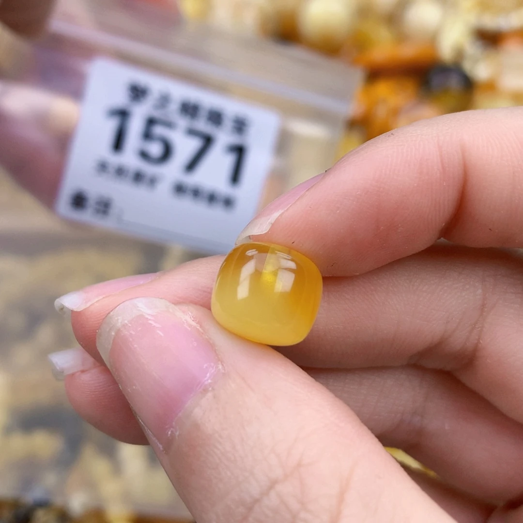 未镶嵌琥珀裸石11