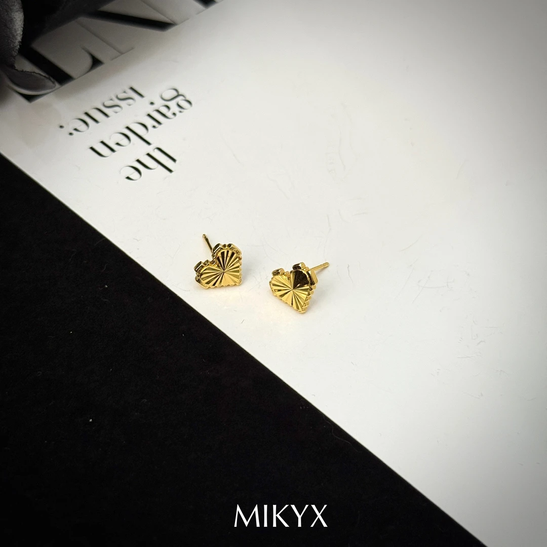 mikyx 铜合金耳饰 金色爱心镭射耳钉B248