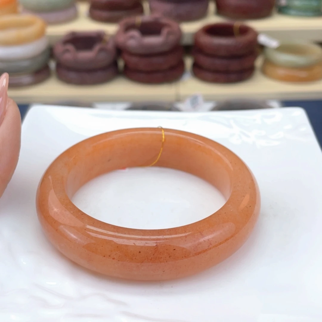 【闪购商品】石英质玉手镯未镶嵌皮****飞