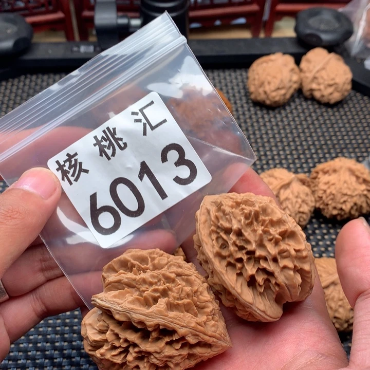 文玩核桃吊坠招财鼠