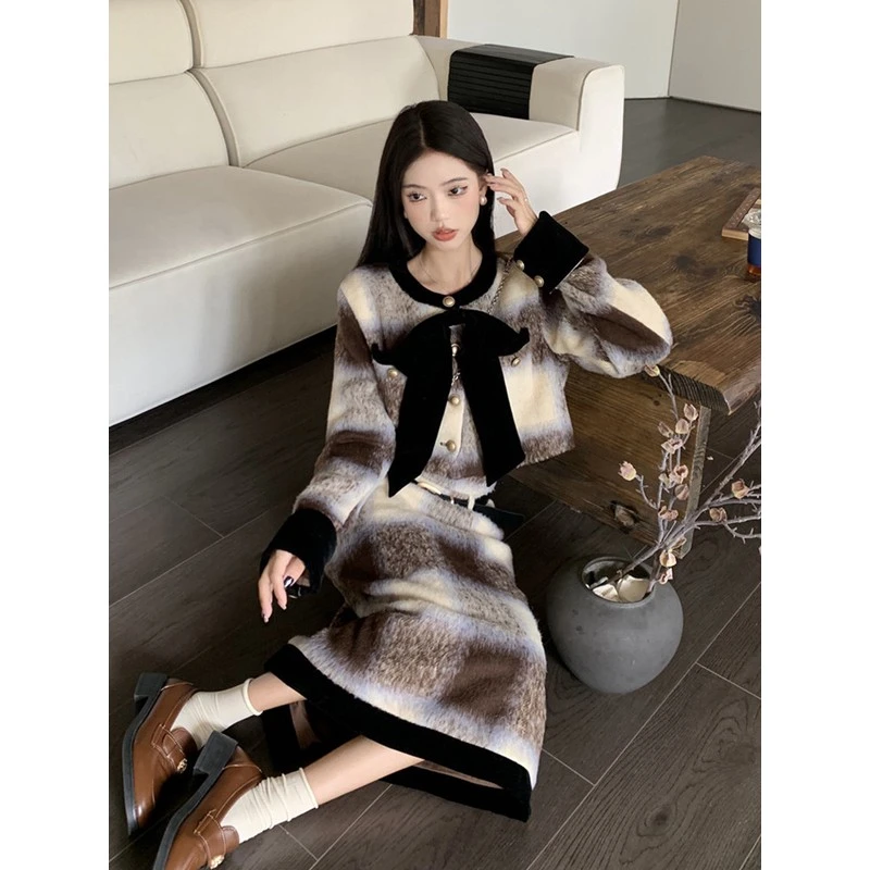 今年流行秋冬女靓丽小香风气质套装裙2025网红热款高端两件套