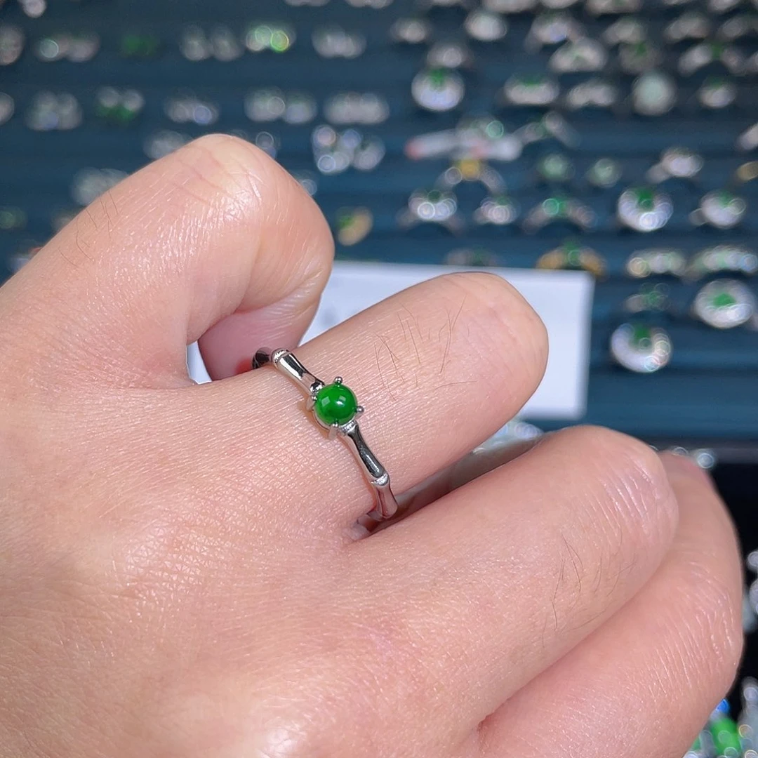 未镶嵌戒指翡翠戒指