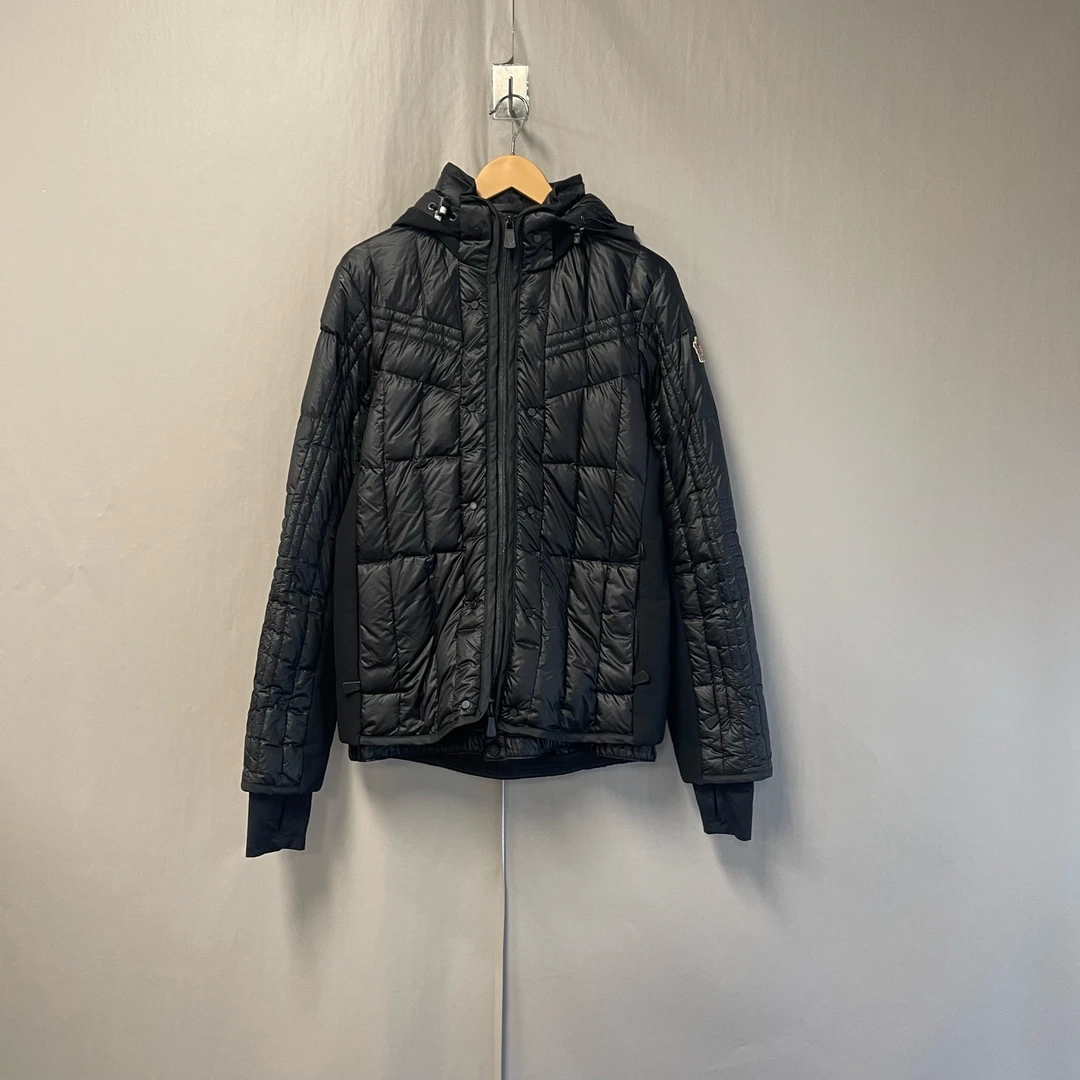 99新 MONCLER 高端滑雪羽绒服 1码  #8209