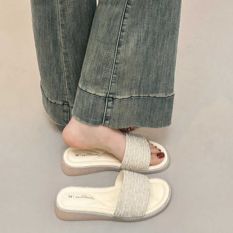 仙女风居家百搭水钻凉拖鞋女夏外穿2025年新款时尚平底网红一字拖