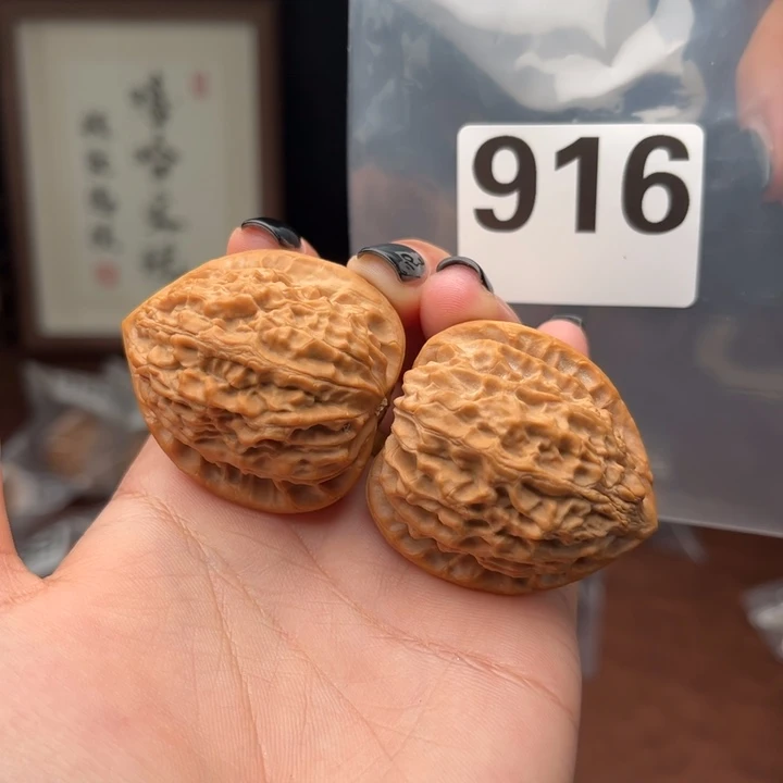 文玩核桃吊坠金牛37