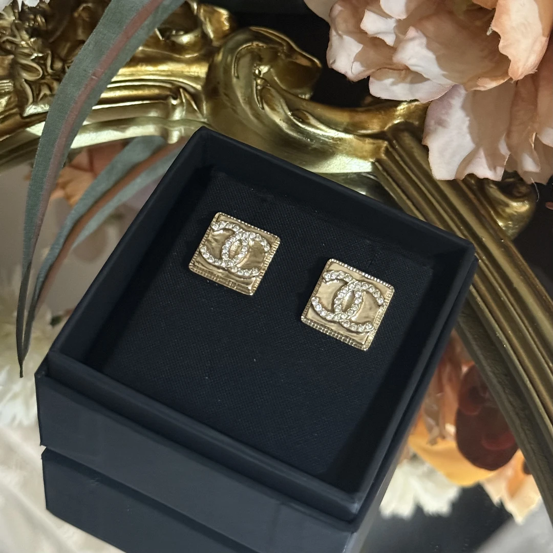 未使用 Chanel/香奈儿 23p 鎏金镜面满钻方糖耳环