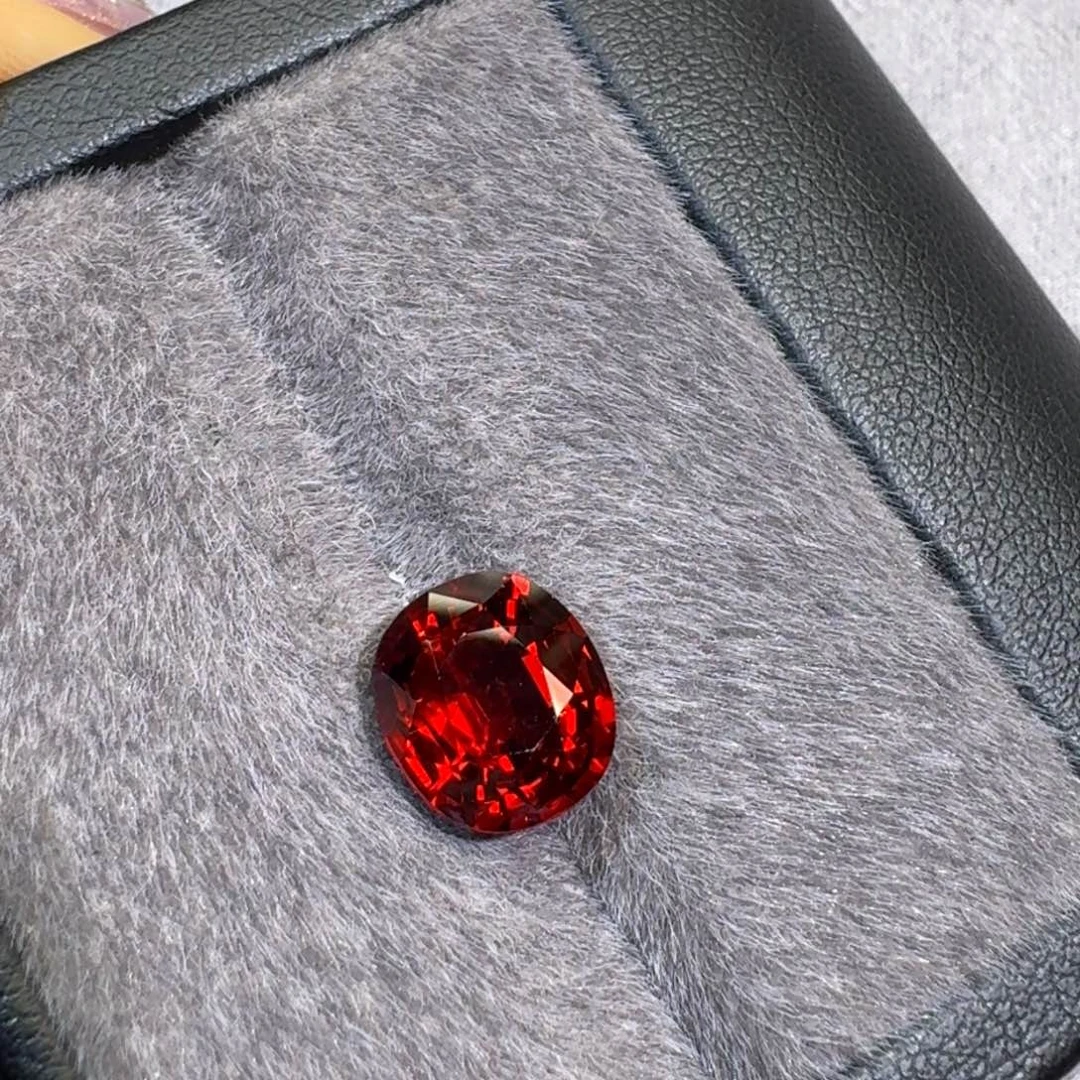 未镶嵌裸石石榴石4克拉一粒