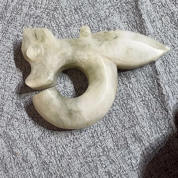 软玉未镶嵌颈饰摆件