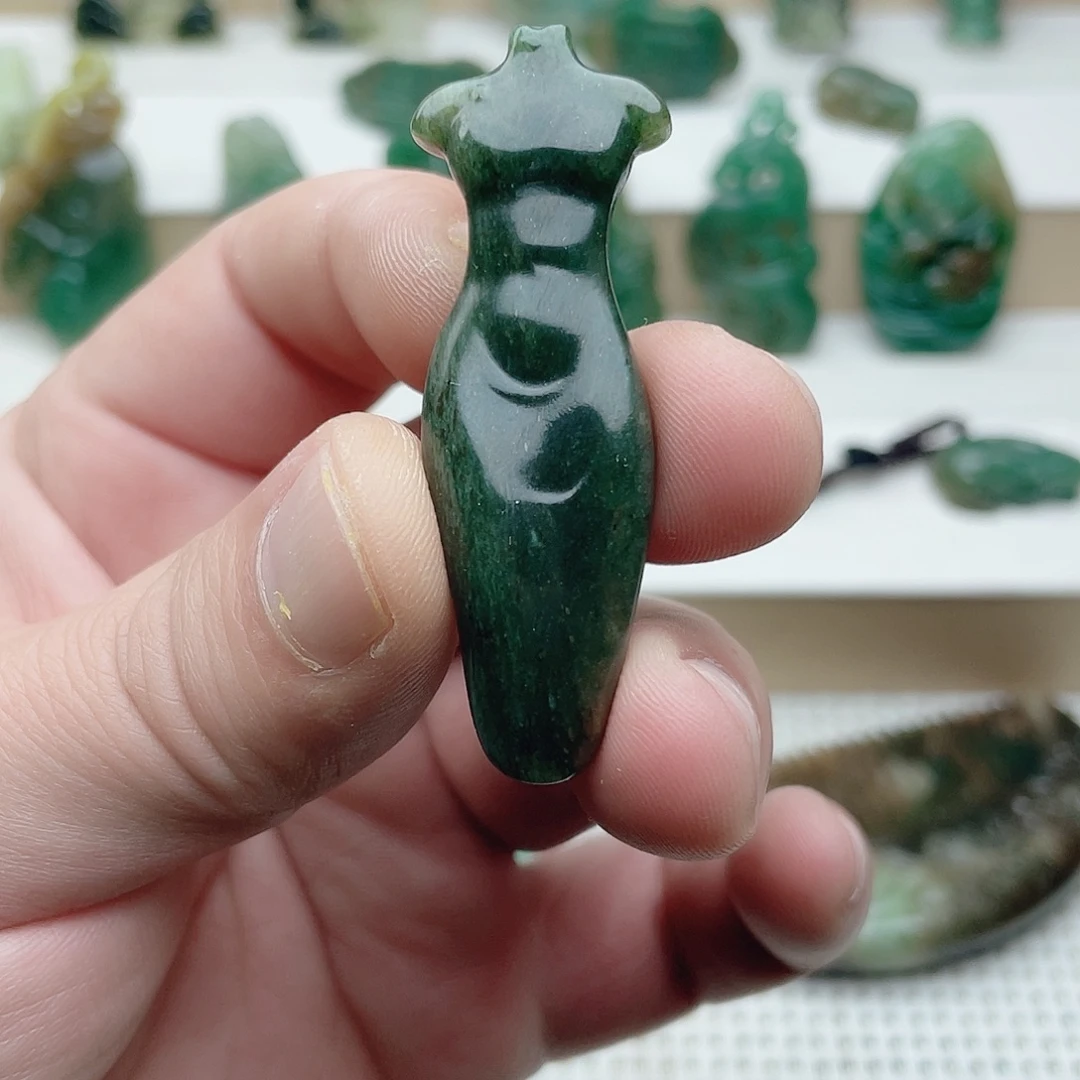 独山玉未镶嵌挂件