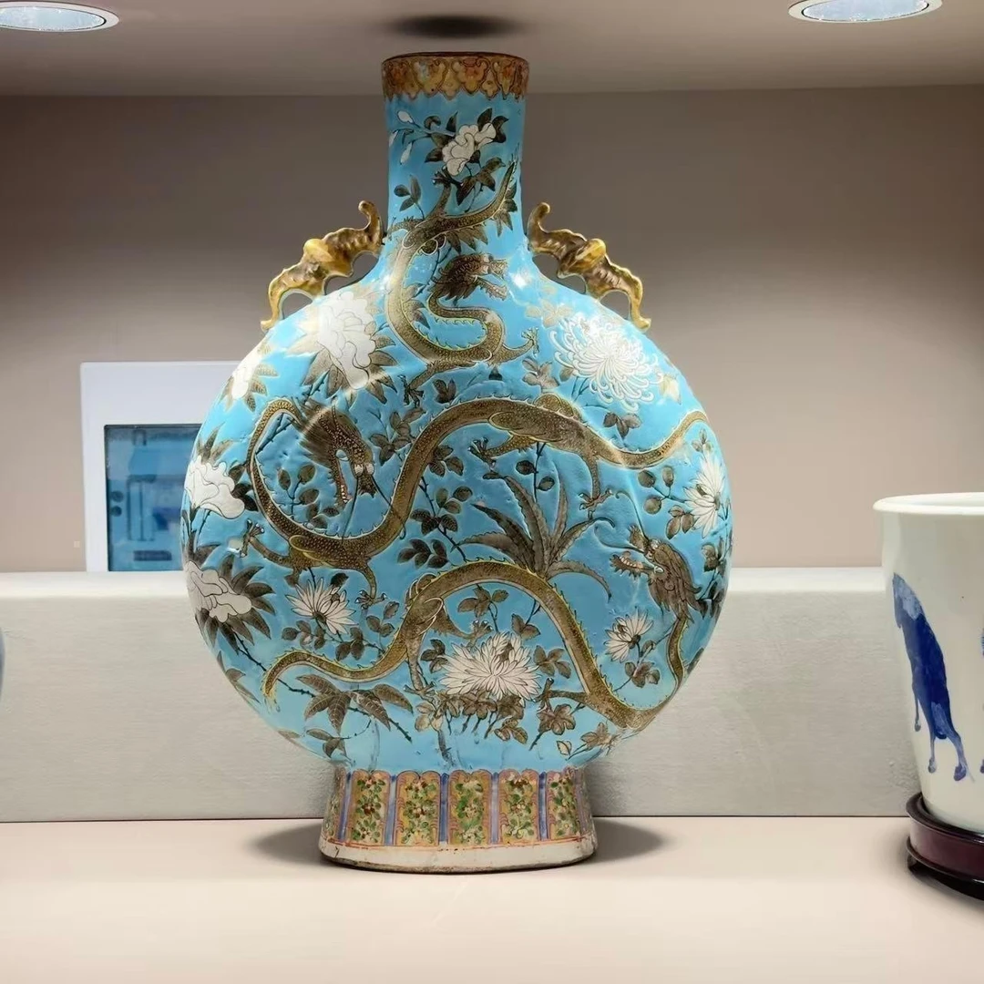 283 清 光绪 孔雀绿地龙纹抱月瓶