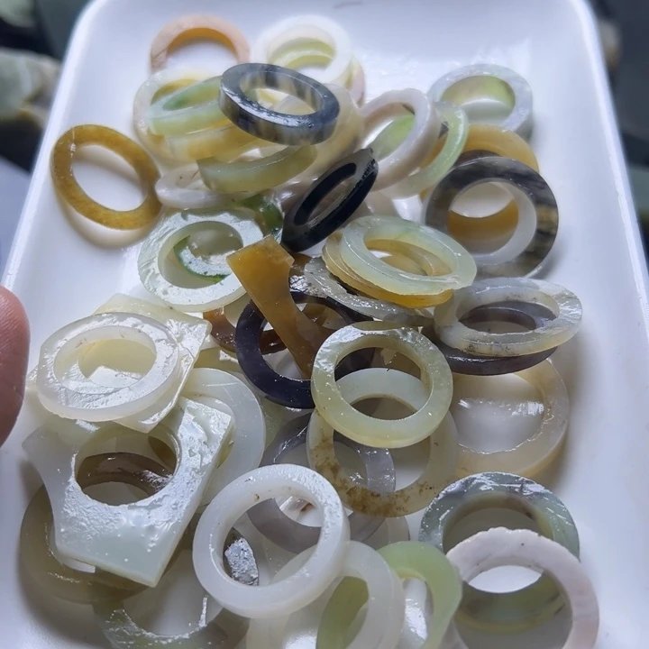 燕***和田玉（糖玉）未镶嵌挂件