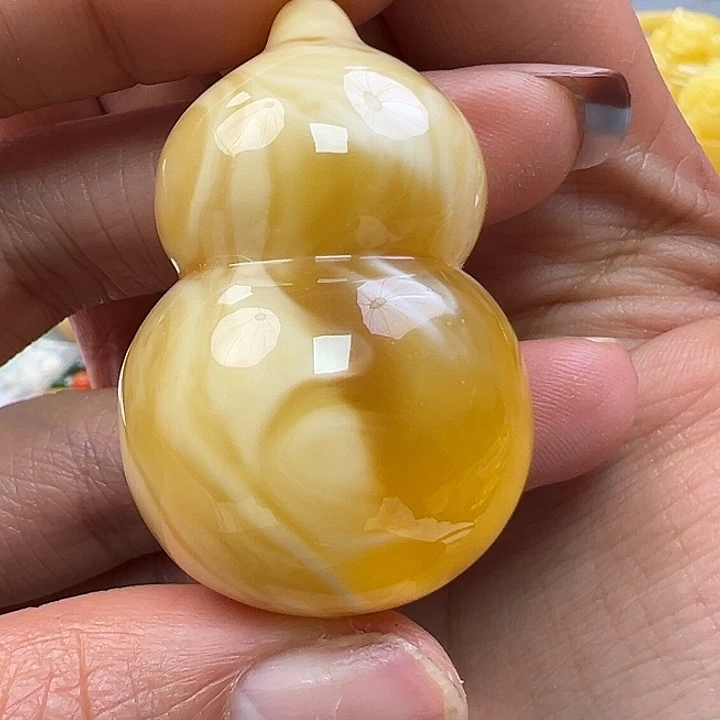 昆***吾蜜蜡未镶嵌珠宝奇石
