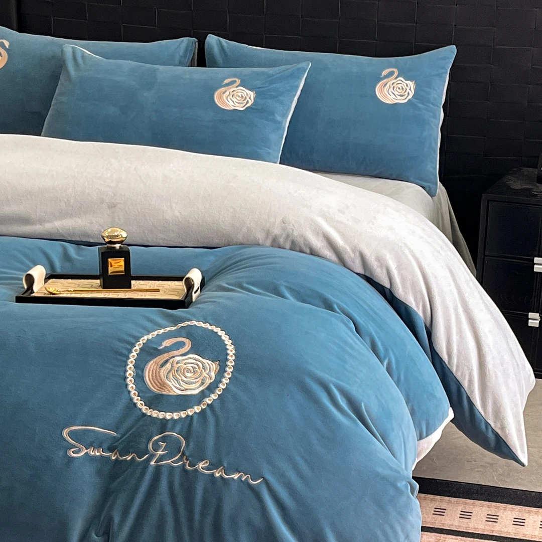 冬季刺绣牛奶绒四件套加绒加厚双面绒被套简约宿舍三件套床上用品