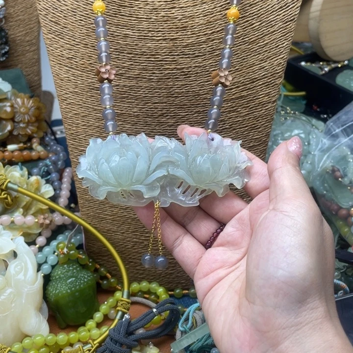 蛇纹石玉未镶嵌颈饰