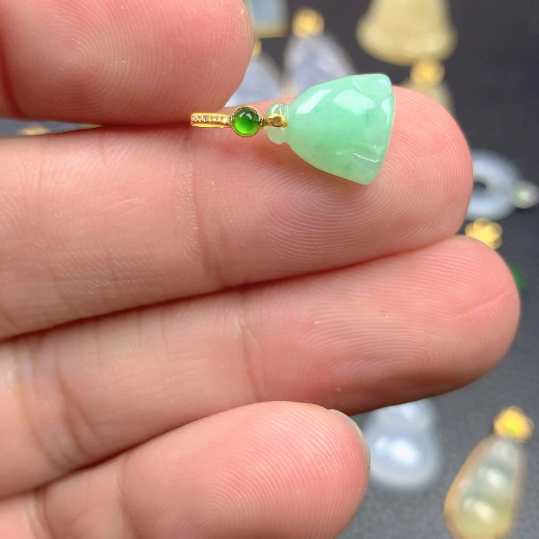 【闪购商品】颈饰18K金镶嵌翡翠翡翠
