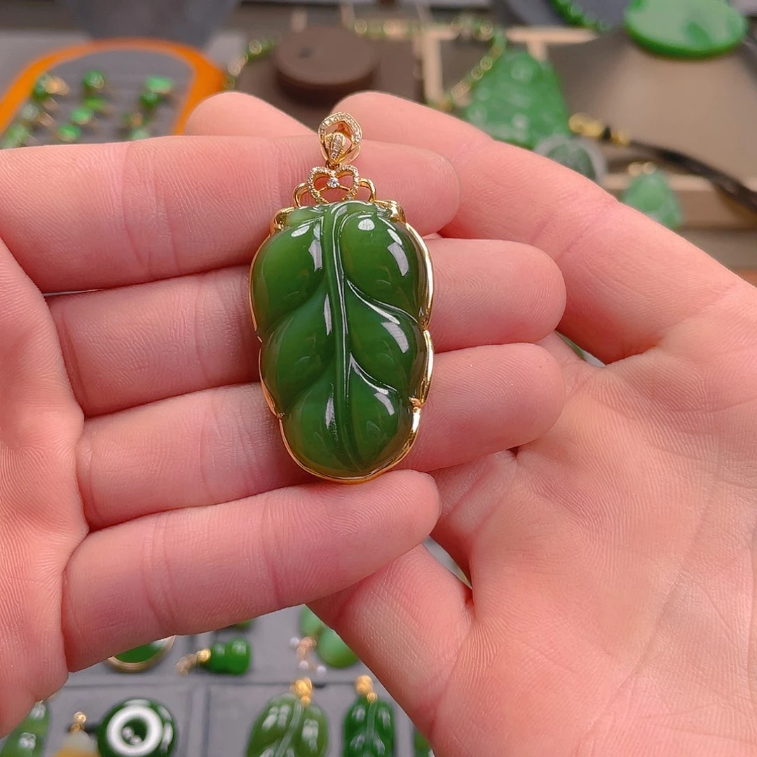 和田玉（碧玉）吊坠(不含链)18K金镶嵌6500