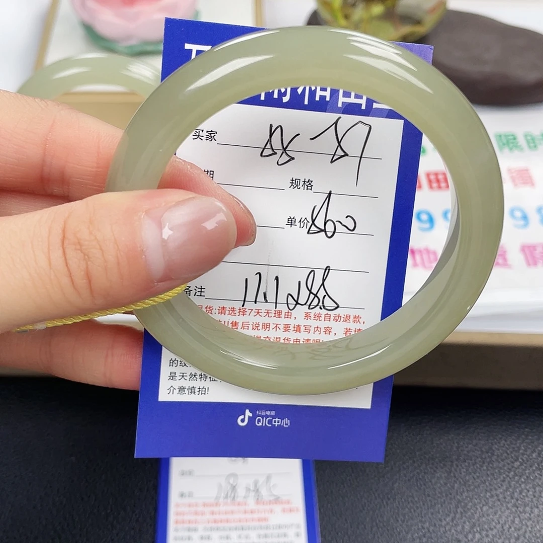 和田玉未镶嵌手镯