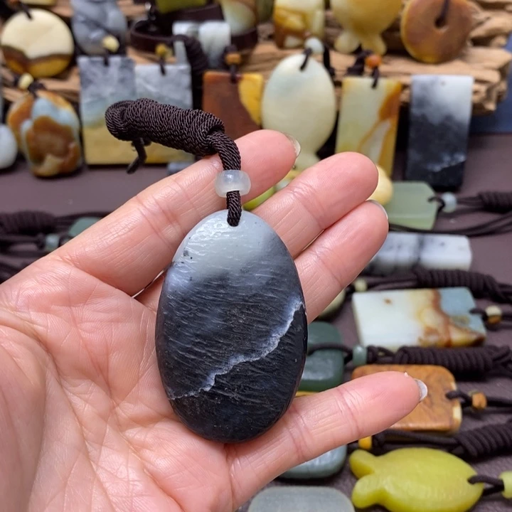 用***4蛇纹石玉未镶嵌颈饰