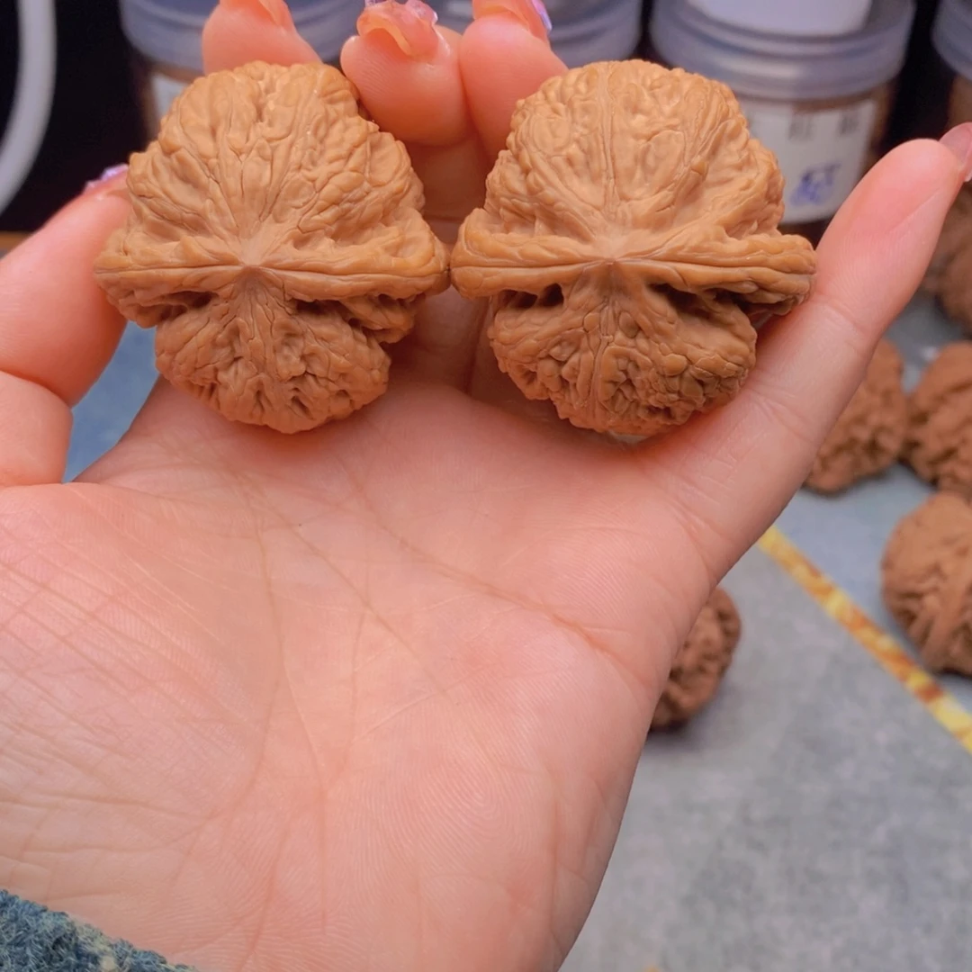 X***待文玩核桃手把件粗筋43