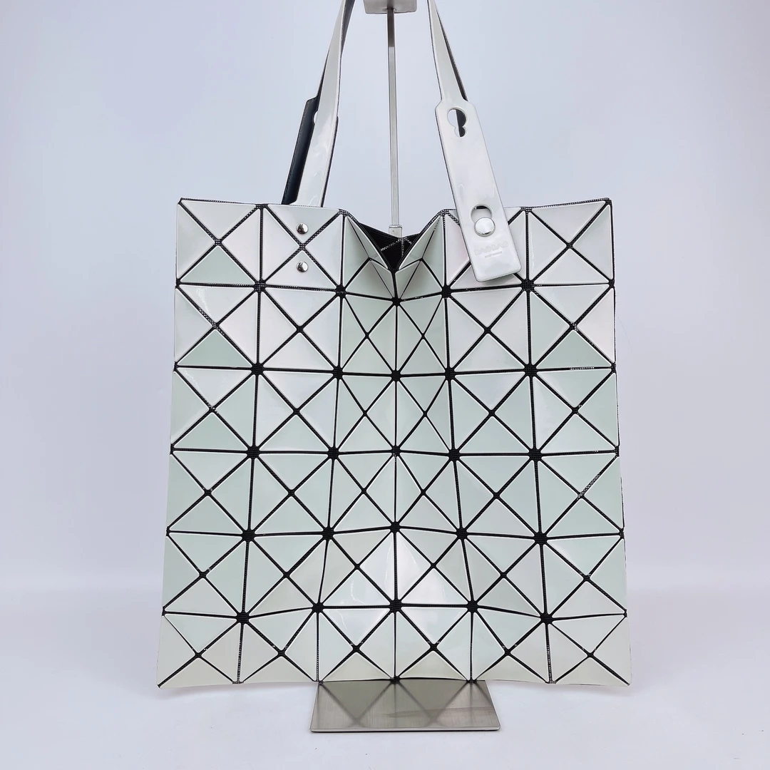 95新 Issey Miyake/三宅一生 三宅一生 白色手提包底长33 F567