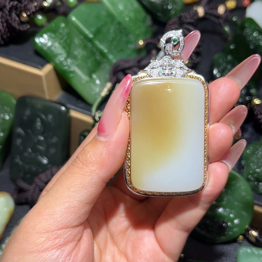 和田玉未镶嵌颈饰