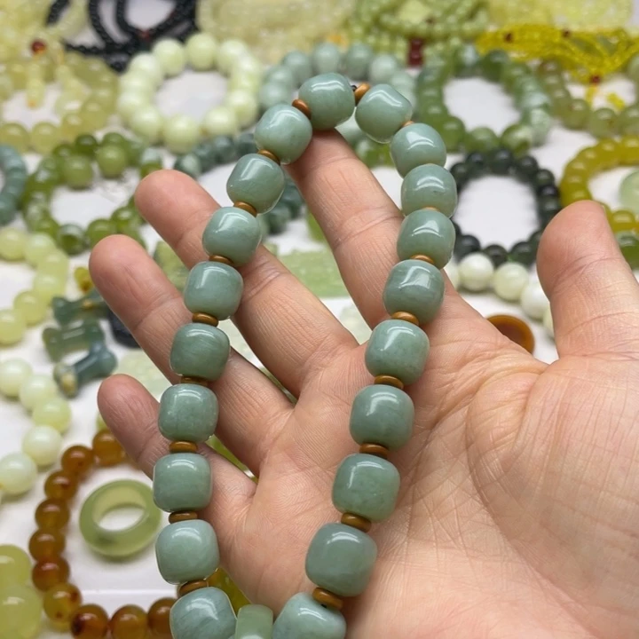 蛇纹石玉手持未镶嵌