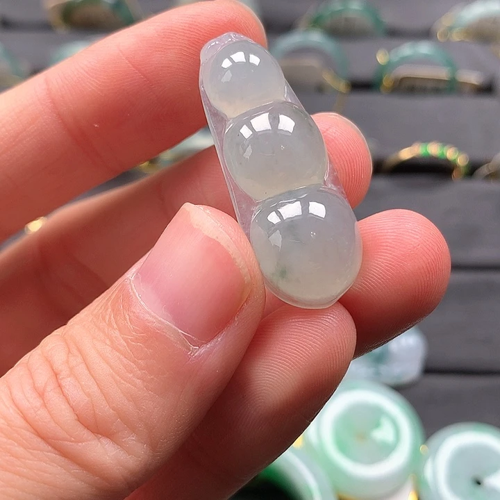 翡翠颈饰未镶嵌豆子