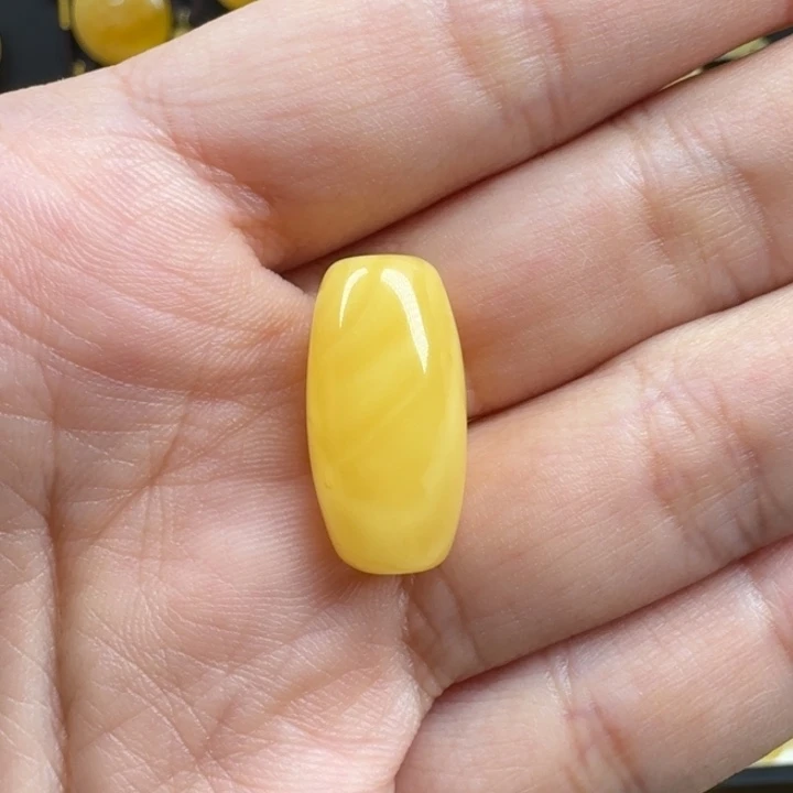 蜜蜡未镶嵌珠宝奇石