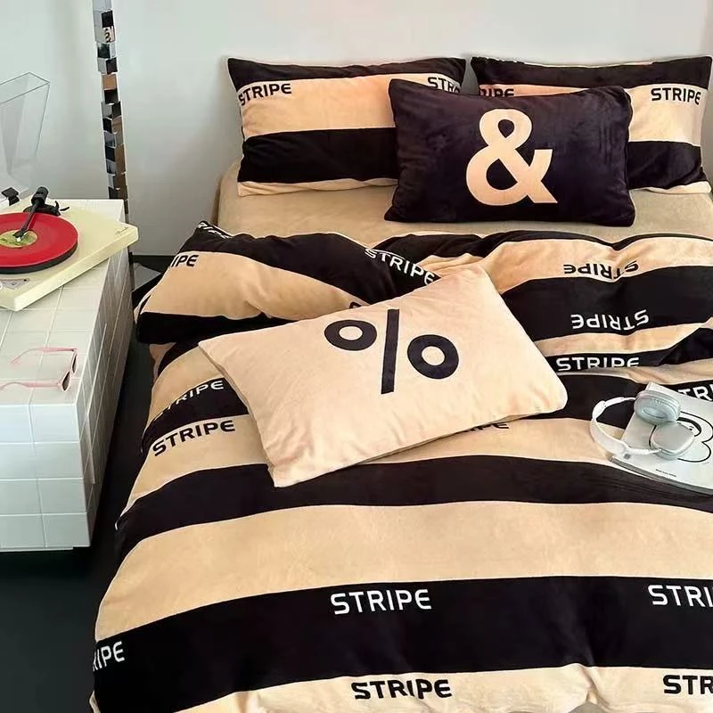 200*230四件套2025新款ins全消光牛奶绒加厚保暖床裙冬季