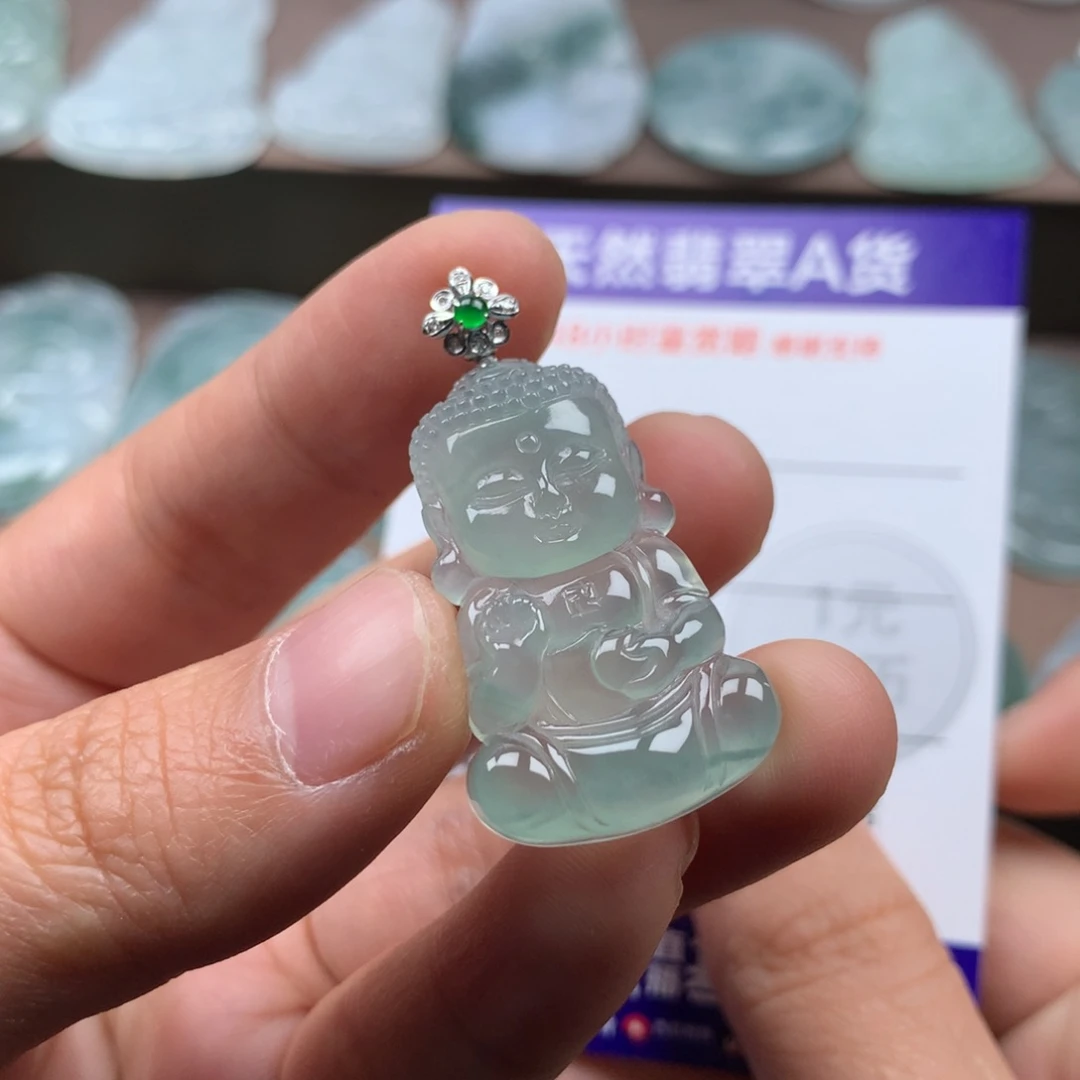 颈饰18K金镶嵌翡翠?天然翡翠