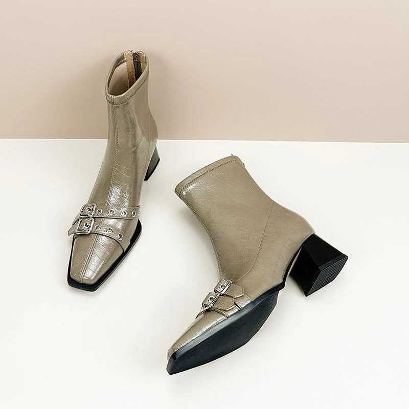 时尚百搭方头粗跟短靴女秋冬新款加绒皮带扣中高跟时装弹力瘦瘦靴