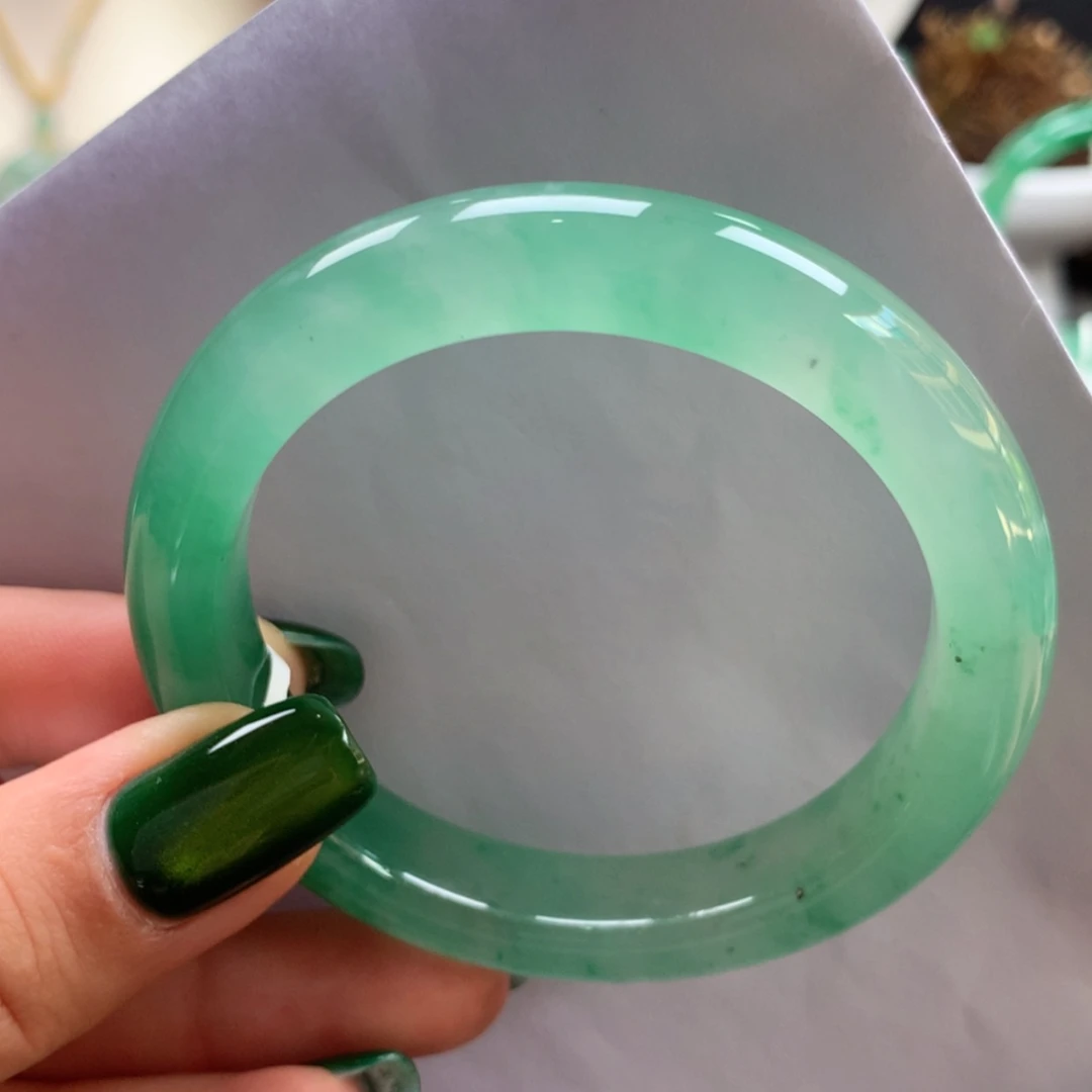 【闪购商品】石英质玉手镯未镶嵌
