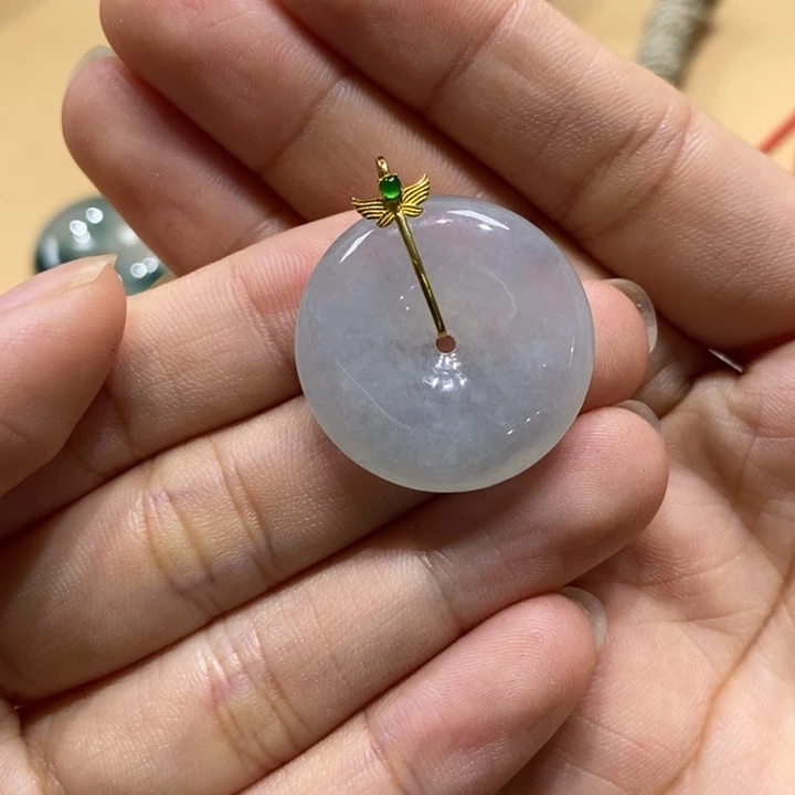 阿****翡翠18K金镶嵌颈饰平安扣