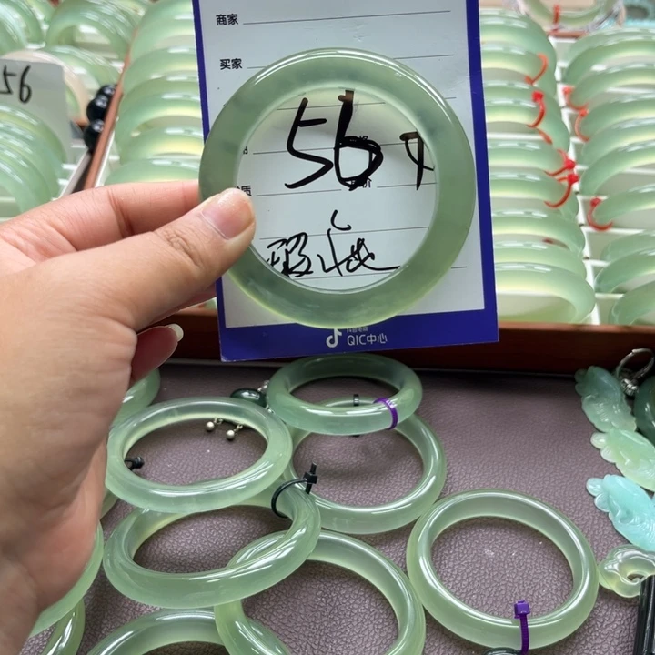 一***六岫玉未镶嵌手镯手镯
