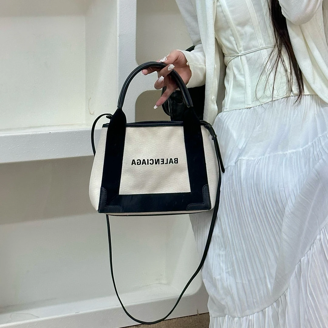 95新 Balenciaga/巴黎世家 巴黎世家 小号沙滩斜挎包(K)