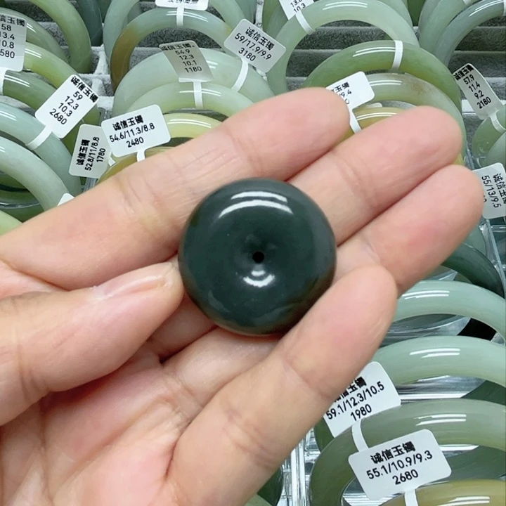 未镶嵌手镯和田玉（糖玉）