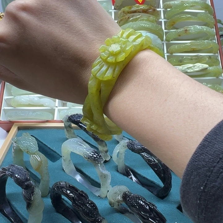 藺***蛇纹石玉未镶嵌手镯