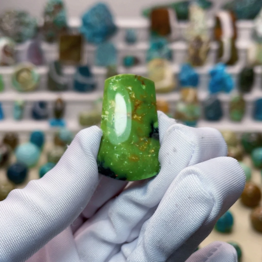 绿松石未镶嵌珠宝奇石