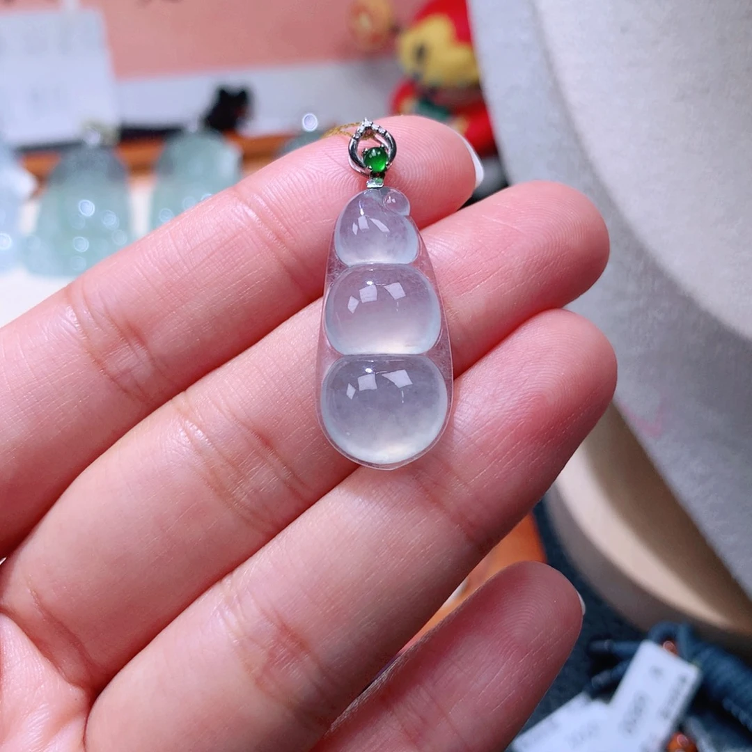 颈饰18K金镶嵌翡翠福豆