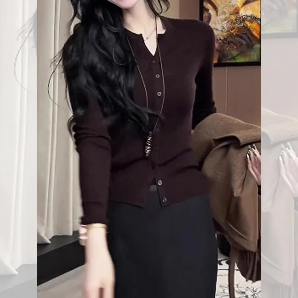 修身显瘦设计感上衣秋季新款胖MM大码女装咖色V领长袖针织开衫女