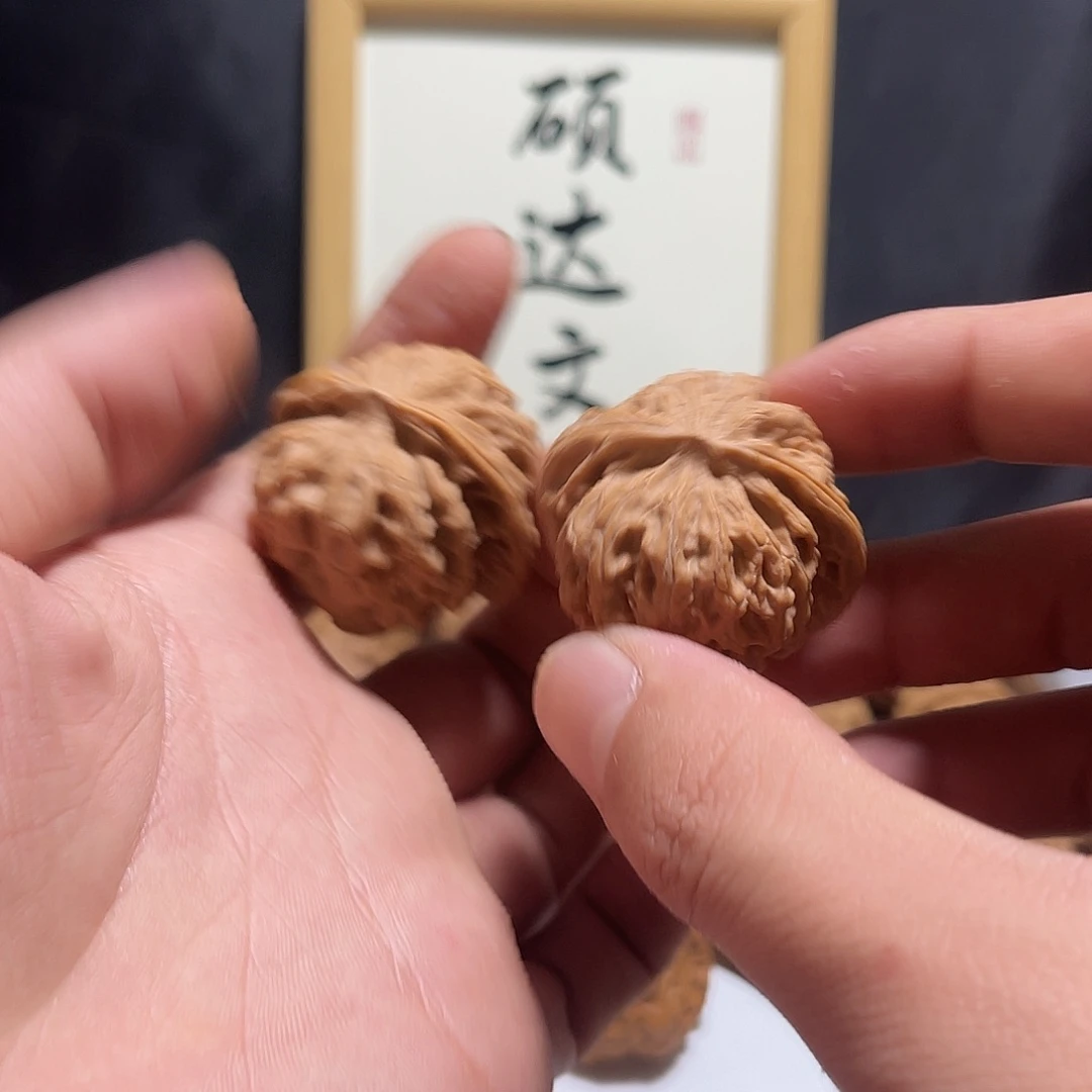 萧***.大叶紫檀（黑酸枝木类）