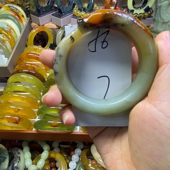 蛇纹石玉未镶嵌手镯