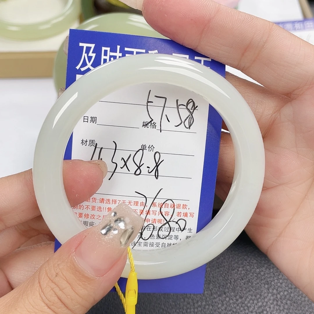 和田玉未镶嵌手镯