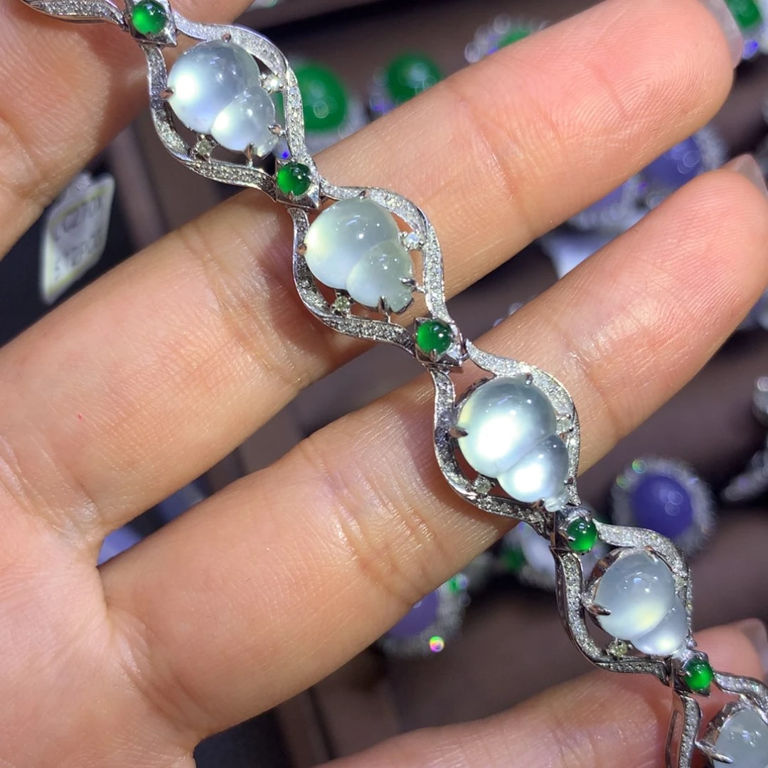 翡翠18K金镶嵌颈饰翡翠吊坠