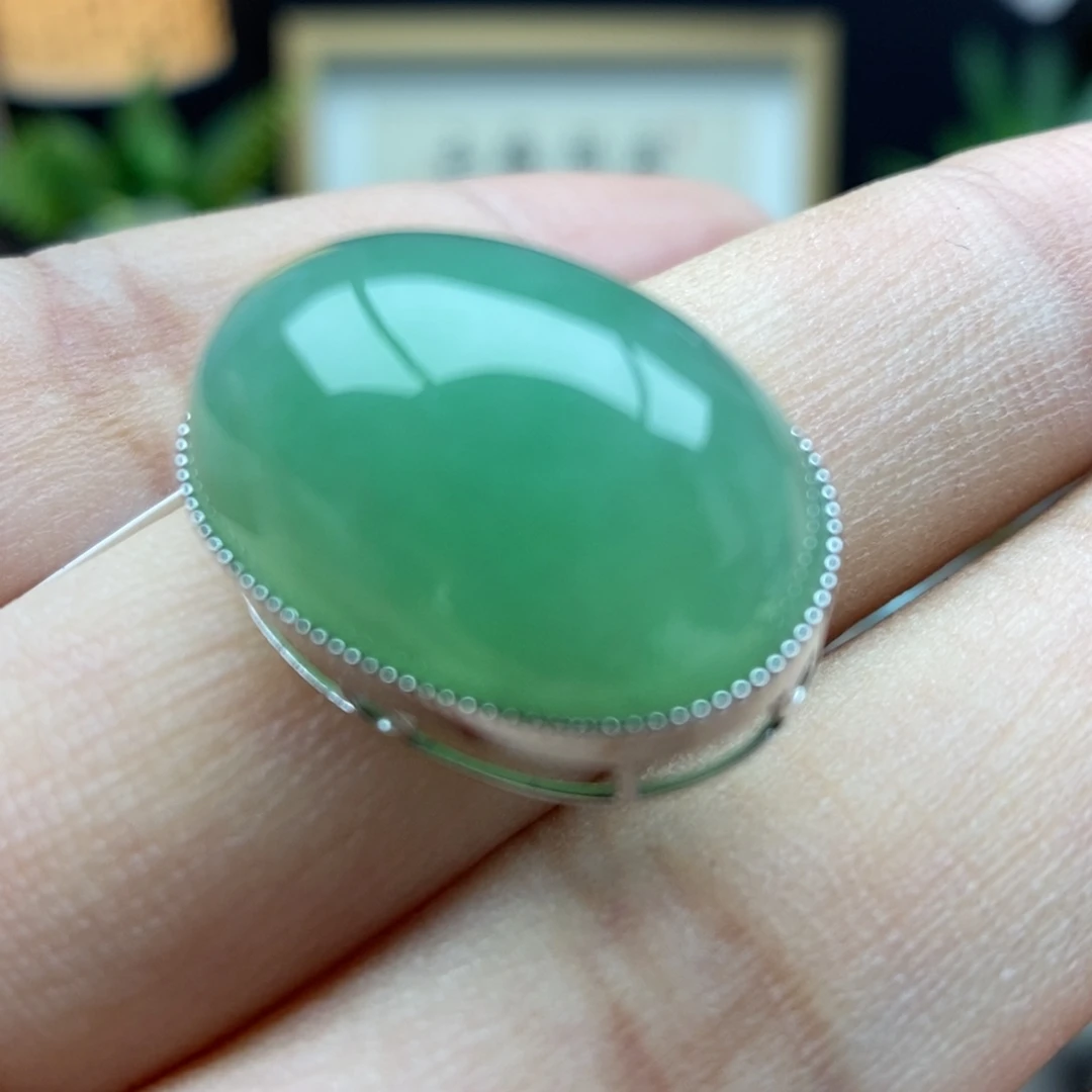 翡翠18K金镶嵌颈饰吊坠